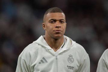 Ο Εμπαπέ βρέθηκε στις κερκίδες του Μπερναμπέου και αποδοκιμάστηκε ξανά από τους οπαδούς της Ρεάλ