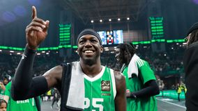 Η εκπληκτική selfie του Ναν με το βραβείο του MVP και το απολαυστικό βίντεο (vid+pic)