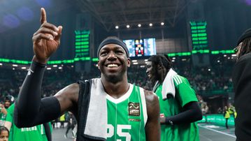 Η εκπληκτική selfie του Ναν με το βραβείο του MVP και το απολαυστικό βίντεο (vid+pic)