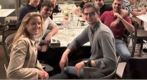 Η Σάκκαρη έδωσε... ψήφο στον Κωνσταντίνο Μητσοτάκη: Γιόρτασαν μαζί με παρέα παραμονή της ονομαστικής του εορτής και τον εκλογών