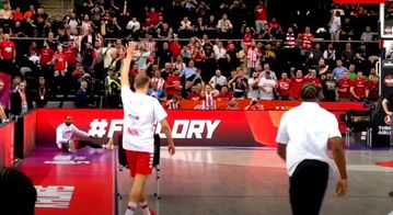 Ολυμπιακός - Ρεάλ: Αποθέωση για τον Βεζένκοφ στην είσοδό του στο γήπεδο: «ΜVP, MVP» (vid)