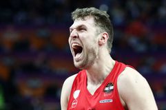 Απίστευτος Βεζένκοφ: Έκατσε στον πάγκο μόνο 34''