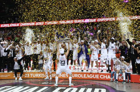 Η απονομή του τροπαίου της Euroleague στη Ρεάλ Μαδρίτης (vids)