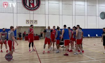 Ολυμπιακός: Η πρώτη προπόνηση στο Άμπου Ντάμπι (vid)