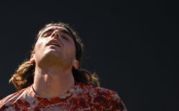 Ηττήθηκε από τον Τζάρι και έμεινε εκτός προημιτελικών στο Χάλε ο Τσιτσιπάς