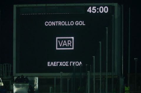 Η FIFA σκέφτεται τη χρήση του VAR κατόπιν αιτήματος των ομάδων