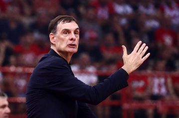 Μπαρτζώκας: «Μπορώ να κόψω παίκτη λόγω της γκρίνιας»