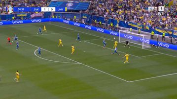 Κοντά στο 2-0 η Ουκρανία - Άστοχη η κεφαλιά του Ντόβμπικ