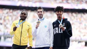 Βιομηχανία «τουρκοποιήσεων» από τον Ερντογάν: Κάνει «Τούρκο» και τον Τζαμαϊκανό αντίπαλο του Τεντόγλου