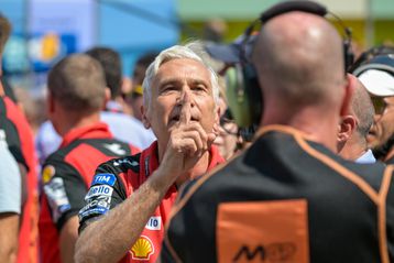 Έξαλλος ο Ταρντότσι με τις αποδοκιμασίες στον Μαρκ Μάρκεθ: «Σκάστε! Είναι κόκκινος, είναι Ducati» (vid)