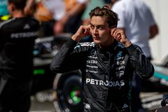 Ο Ράσελ αδιάφορος για τις φήμες που συνδέουν τον Φερστάπεν με τη Mercedes