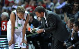 Κουζμίνσκας: «Ανυπομονώ να φορέσω τη φανέλα της ΑΕΚ και να δουλέψω ξανά με τον Πλάθα»