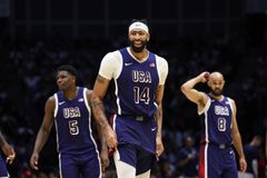 Ο Ντέιβις έκανε παράπονα για την κίνηση στο Λονδίνο, οι Τέιτουμ, Αντεμπάγιο και Γουάιτ την απέφυγαν μπαίνοντας στο μετρό! (vid)