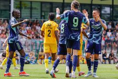 Ο Άγιαξ έδιωξε ποδοσφαιριστή μέσω... ομαδικού μηνύματος στο WhatsApp