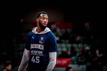 Καθυστέρηση στην πτήση του Χολ για Ελλάδα λόγω κακοκαιρίας