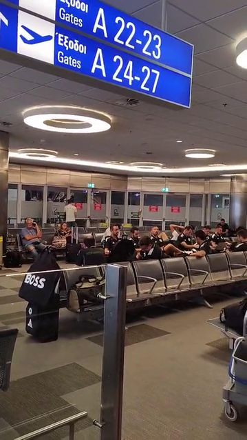 Οι παίκτες του Παναθηναϊκού στο αεροδρόμιο λίγο πριν το ταξίδι στη Σκωτία