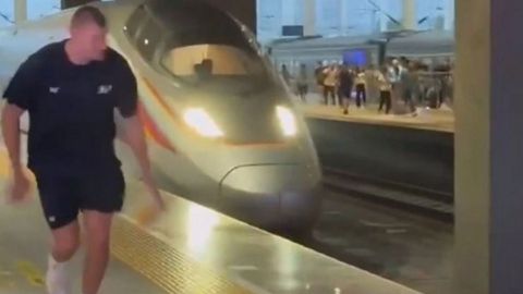 Ο Γιόκιτς «αντιμετώπισε» τρένο στην Κίνα (vid)