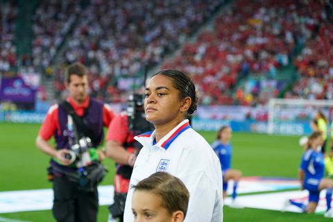 Euro 2025 γυναικών: Ρατσιστικές επιθέσεις εναντίον παίκτριας της Αγγλίας - Έκλεισε τα social media της