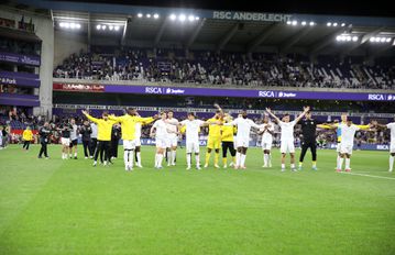 Η ΑΕΚ πέτυχε να παίζει την (ευρωπαϊκή) ζωή της, σε μια νίκη με μισό γκολ, μέσα στο σπίτι της