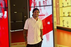 Ο Τσόρι Ντομίνγκες επέστρεψε στην Ελλάδα κι επισκέφτηκε το μουσείο του Ολυμπιακού (pic)