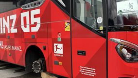 Επίθεση στο πούλμαν καταγγέλλει η Μάιντς