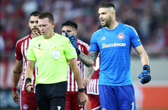 Ο διαιτητής του Ολυμπιακός - Φράιμπουργκ είχε κάνει τραγικό σφάλμα, αμφισβήτησε το VAR και τελικά παραδέχθηκε δημόσια ότι έκανε λάθος (vid)