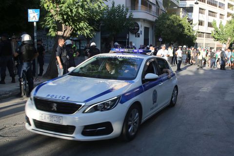 Στο «πόδι» η αστυνομία: Μπλόκα στην Εθνική οδό για να μη συναντηθούν οπαδοί Παναθηναϊκού και Ολυμπιακού