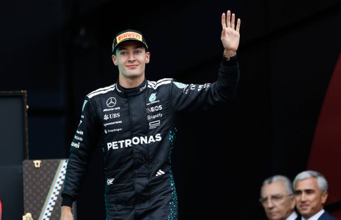 Ράσελ: «Κάναμε ένα βήμα στη μάχη με τη Ferrari, ανακουφίστηκα όταν είδα την καρό σημαία»