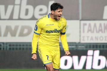 Ο Πανσερραϊκός κάνει δικό του τον Καρέλη