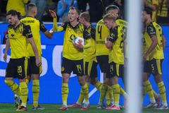 Η Ντόρτμουντ «λύγισε» τη Βόλφσμπουργκ του Κουλιεράκη με γκολάρα Αντεγέμι