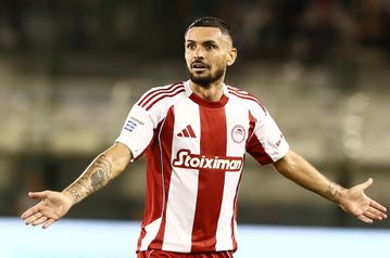 Η φάση που ο Ολυμπιακός διαμαρτύρεται για πέναλτι στον Καμπελά