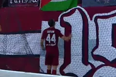 ΑΕΛ Novibet: Ο Τσακλά φίλησε τη σημαία της Παλαιστίνης μετά το γκολ του κόντρα στην ΑΕΚ (vid)