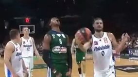 Παναθηναϊκός – ADELAIDE 36ERS | Παλικαρίσιο καλάθι και κερδισμένο φάουλ από τον Χολμς - Έξαλλος πανηγυρισμός