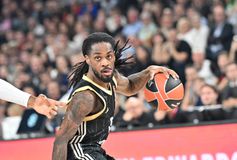 Διάστρεμμα ο Πάρις Λι - Δεν προλαβαίνει την Μπαρτσελόνα