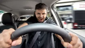 Tailgating: Τι προβλέπει ο ΚΟΚ για τους ενοχλητικούς… κολλιτσίδες