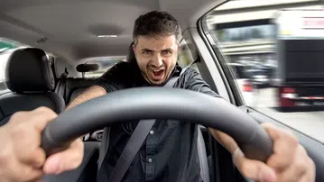 Tailgating: Τι προβλέπει ο ΚΟΚ για τους ενοχλητικούς… κολλιτσίδες