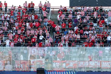 Η «ερυθρόλευκη» εξέδρα στο Μονζουίκ (gallery & vid)