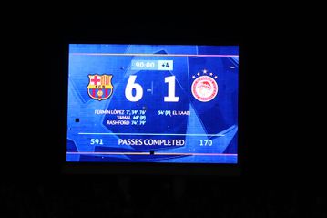 Τα επτά γκολ και η άδικη αποβολή του Έσε στο Μπαρτσελόνα-Ολυμπιακός 6-1