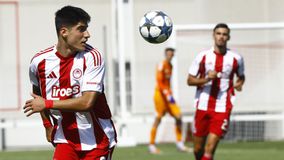 Πάλεψαν αλλά δεν μπόρεσαν να κοντράρουν την ενέργεια της Μπαρτσελόνα οι Νέοι του Ολυμπιακού