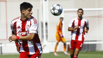 Πάλεψαν αλλά δεν μπόρεσαν να κοντράρουν την ενέργεια της Μπαρτσελόνα οι Νέοι του Ολυμπιακού