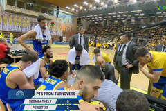 Οι φωνές του Σπανούλη στους παίκτες του Περιστερίου: «Ακούστε με όταν σας μιλάω» (vid)