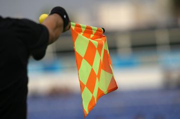 Σοκ στη Βραζιλία: Επόπτης γραμμών δέχτηκε πυροβολισμούς εν ώρα αγώνα για μια θέση… πάρκινγκ