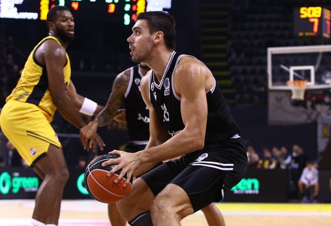 Περσίδης: «Να διεκδικήσουμε τις πιθανότητές μας απέναντι στον Ολυμπιακό»