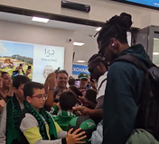 Θερμή υποδοχή για τον Παναθηναϊκό στη Μύκονο από 100 φιλάθλους (vids)