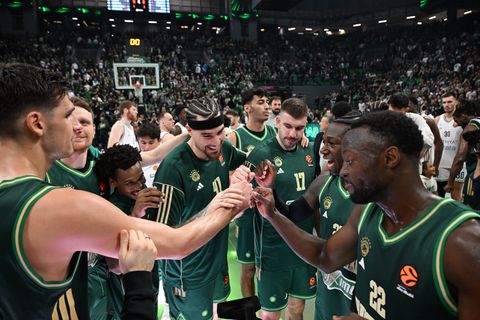 Που να επιστρέψουν και οι τραυματίες, δηλαδή!