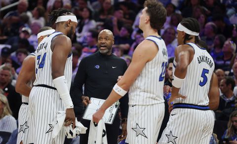 Επιβλητικοί Μάτζικ συνέτριψαν τους Κλίπερς με 129-101