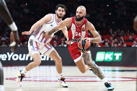 Φουλ επίθεση ο Ολυμπιακός στο ΣΕΦ - Ρεκόρ σεζόν σε πόντους στο πρώτο ημίχρονο