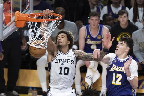 Με πρωταγωνιστή τον Ντέιβιντ Τζόουνς Γκαρσία, οι Σπερς λύγισαν τους Χοκς