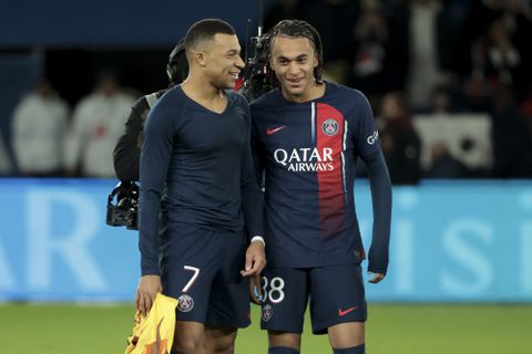Ιστορική βραδιά για τον αδερφό του Εμπαπέ: Στα 16 του έκανε ντεμπούτο στη Ligue 1