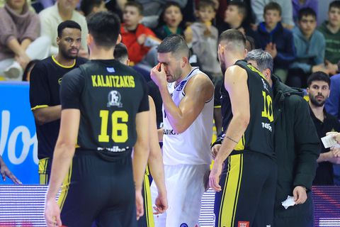 Σοβαρός τραυματισμός για Κασελάκη - Υπέστη κάταγμα στη μύτη στον αγώνα με το Μαρούσι